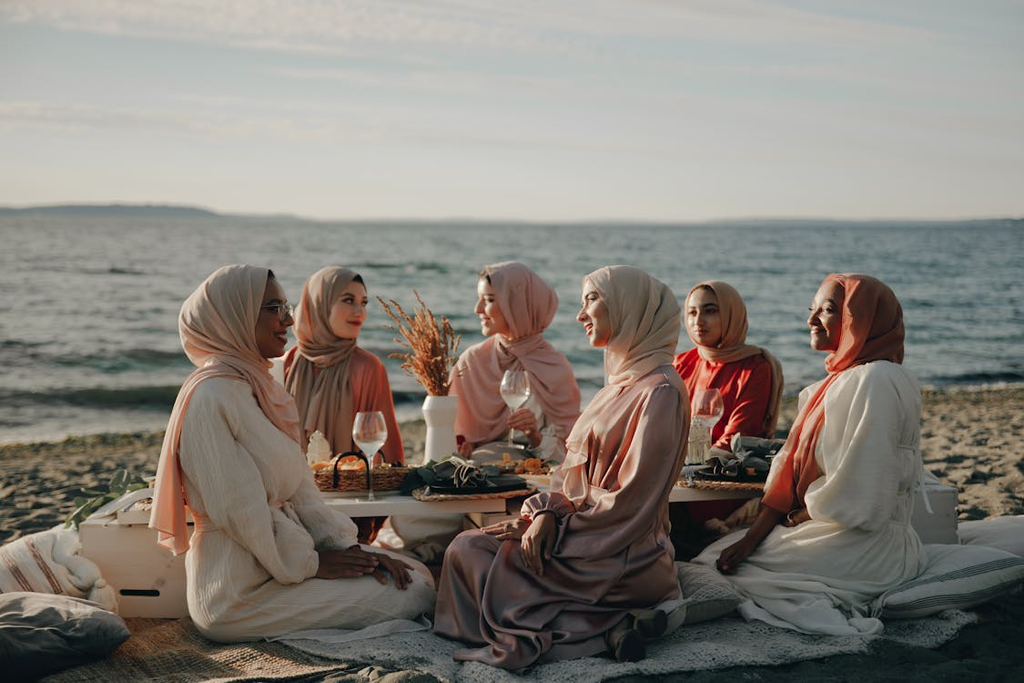 Luftiger Sommer-Hijab-Style: Bindetechniken, die atmen lassen