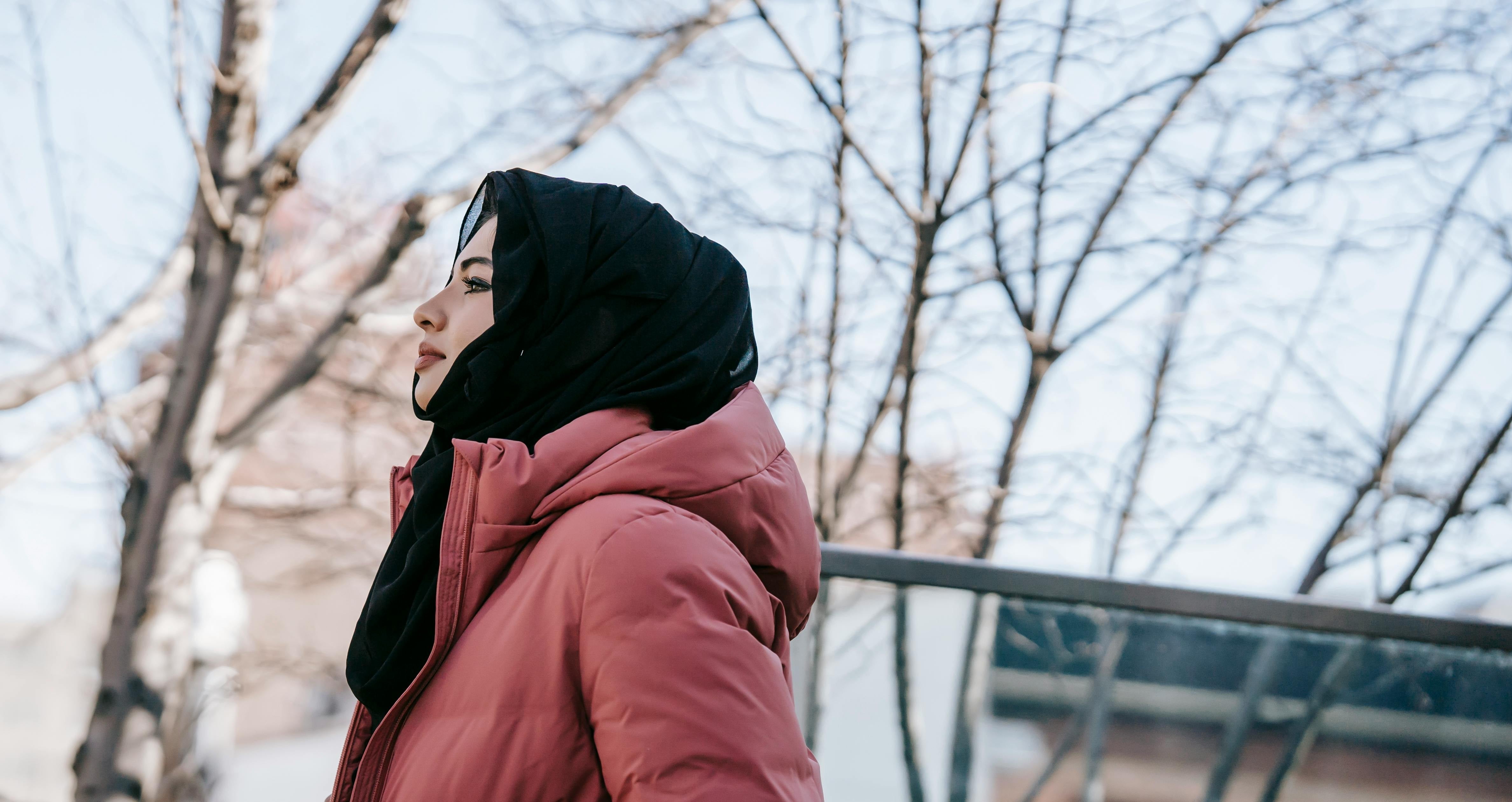 Cozy but Chic: Winter-Accessoires für Hijabis