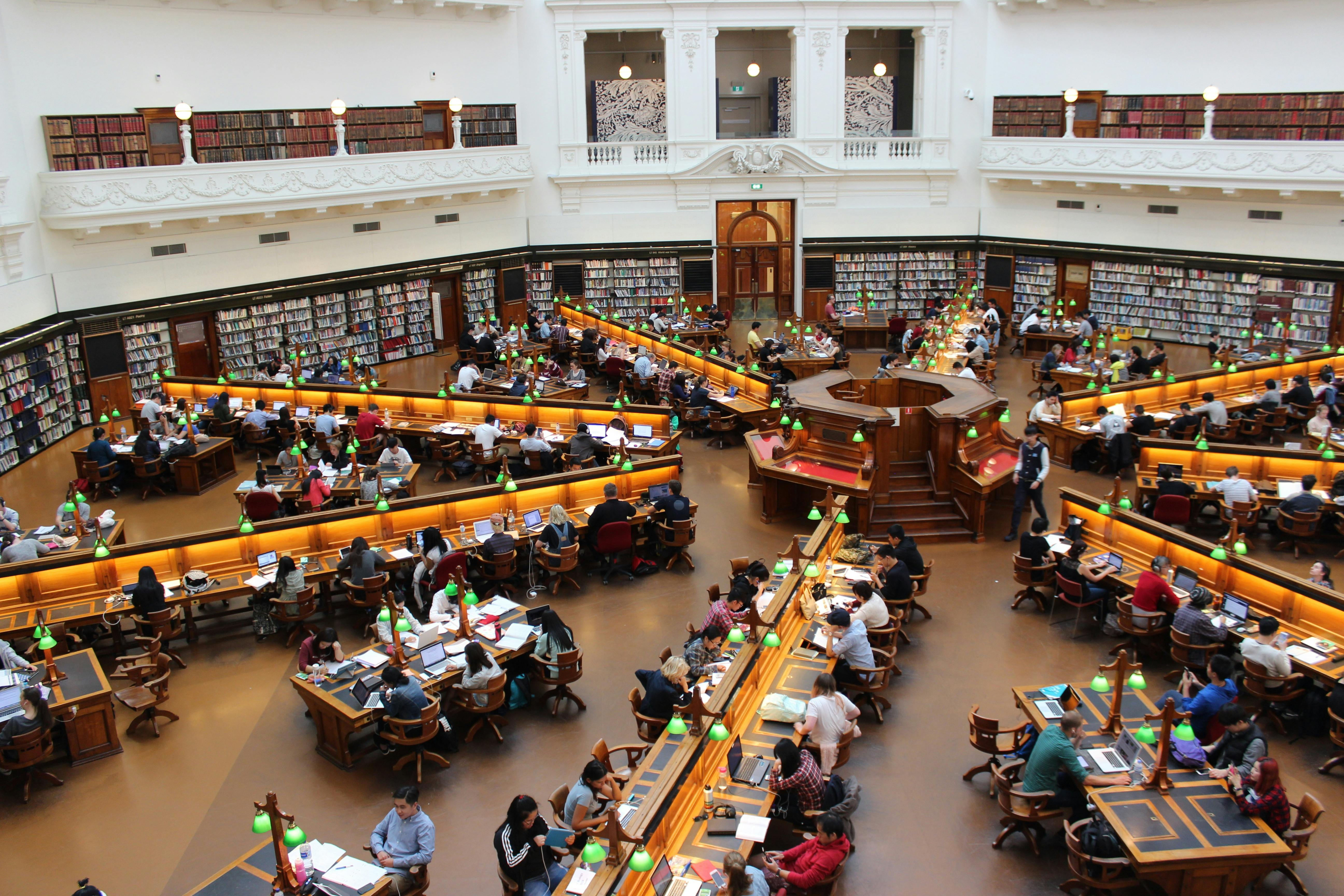 Knittertest: Rucksack, Regen, Bibliothek
